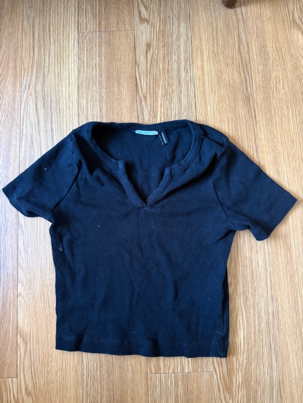 ASOS Black Short Sleeve V-Neck Ribbed Crop Top